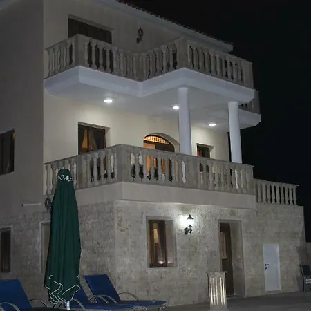 Maria Κάθηκας